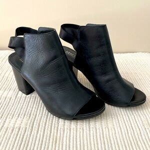 Kenneth Cole leather high heel sandals